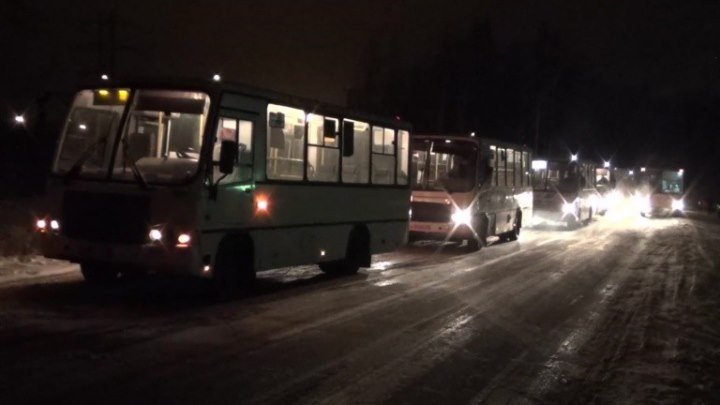 Двадцать маршрутных такси сняли с рейса в Петербурге