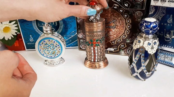 А вам уже знакомы какие-либо арабские ароматы? Посмотрите обзор оригинальных масляных духов. Потрясающие ароматы!