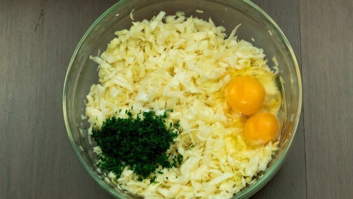 Капуста, мука, яйцо и немного сыра…Вы пожалеете что не знали об этом рецепт