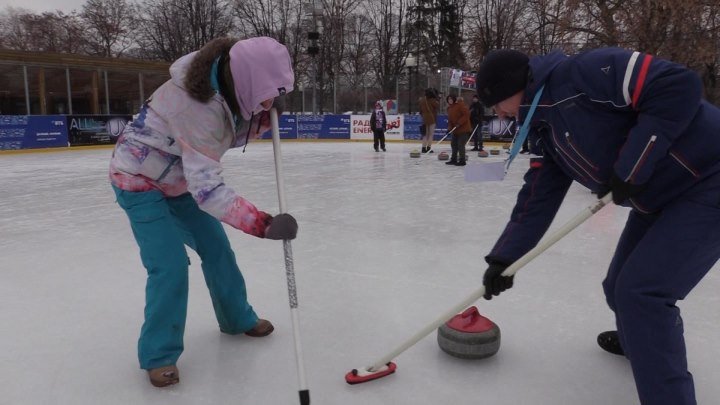Парк Горького в Москве превратился в площадку для зимних видов спорта. ФАН-ТВ