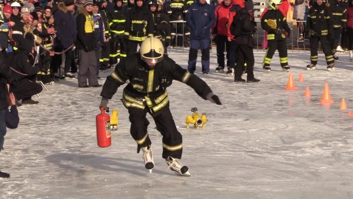 «Растопим лед вместе» — традиционный флешмоб спасателей в ВДНХ. ФАН-ТВ