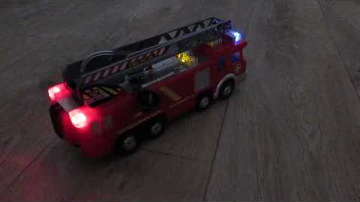 Пожарная многофункциональная машина с водой и выдвижной лестницей Big Motors SY732