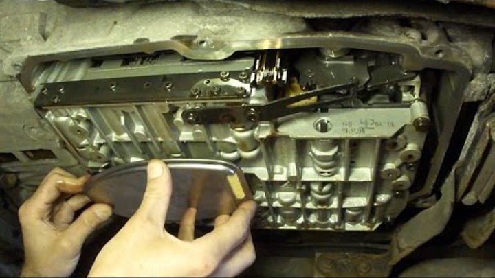 Замена масла на коробке-автомат 722.6 Mercedes W210 Changing Automatic Transmission Fluid & Filter