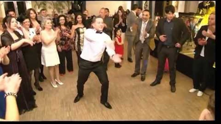 Gelin ve Damat Roman oynuyor Gelin ve Damat Roman oynuyor