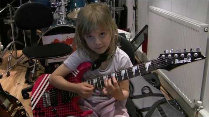 7 year old guitarist Zoe Thomson plays Cooking in the Kitchen by The Crave