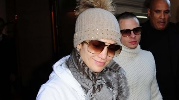 Jennifer Lopez leaves with Casper Smart the hotel for her concert - Jennifer Lopez in Munich смотреть онлайн Jennifer Lopez leaves with Casper Smart the hotel for her concert - Jennifer Lopez in Munich