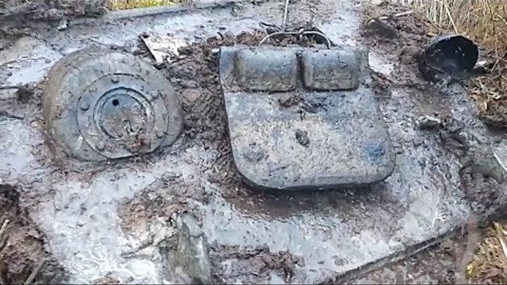 Нашли разбитый танк T-34 в болоте. / broken tank T-34 in the swamp WW2