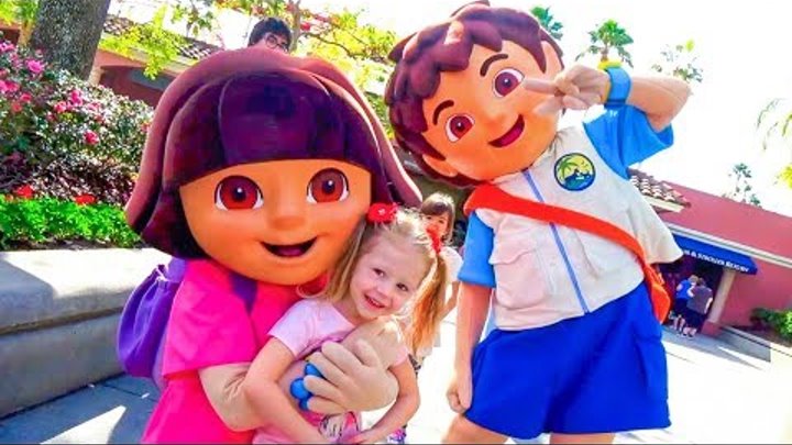 Дети играют в парке аттракционов Настя, Рома и Диана веселятся на детской площадке Видео для детей