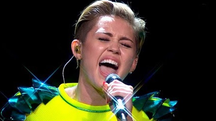 Miley Cyrus - Wrecking Ball (Acoustic) [Live at Bambi Awards 2013]