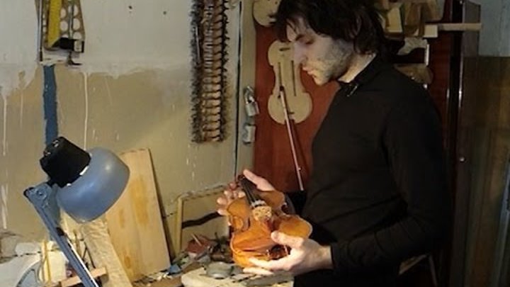 Первую скрипку мастер смастерил, когда ему было всего 13 лет