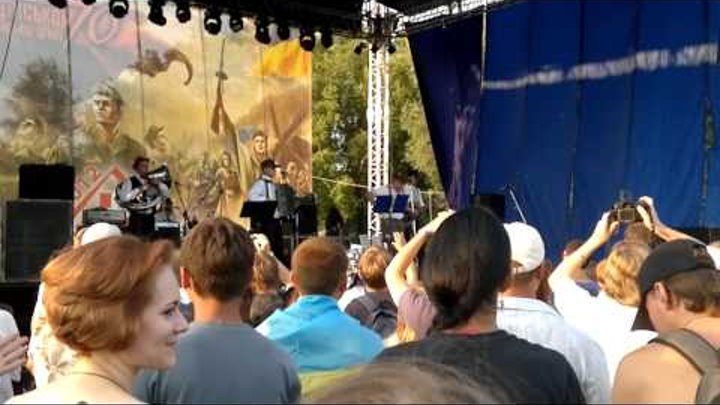 Орест Лютий - Вагони повнії москалів (Бандерштат 2012 live)