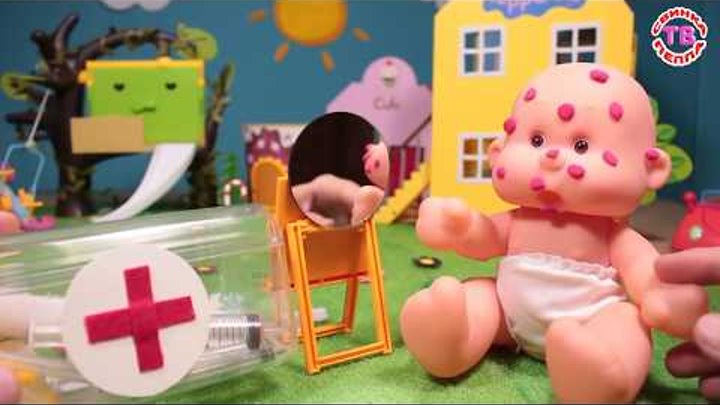 Куклы пупсики ДОКТОР ЛЕЧИТ ПАЦИЕНТА Игрушки для девочек играем в Дочки матери Видео для детей