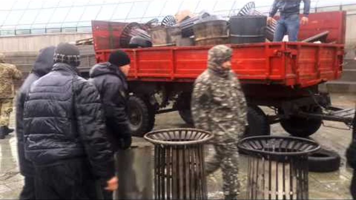 Полиция пресекла попытку "майдановцев" отбить назад урны
