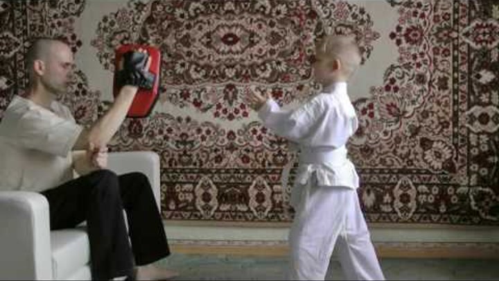 Мальчик супер-каратист 5 лет. Секретные техники каратэ и кунфу