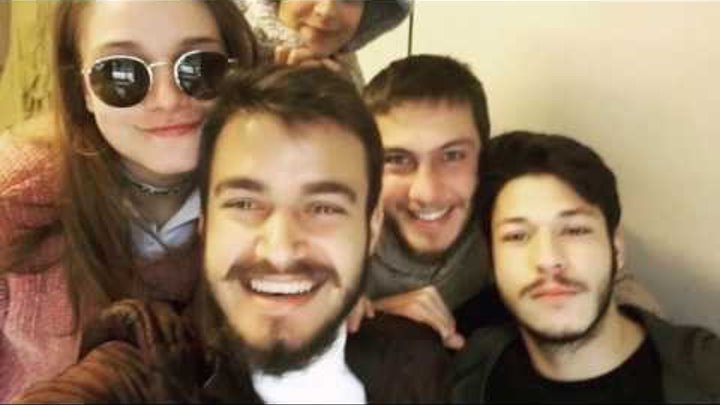 Актеры сериала "Моя Родина - это Ты" / Vatanım Sensin (фото из жизни и прочие фотосессии) За кадром смотреть онлайн Актеры сериала "Моя Родина - это Ты" / Vatanım Sensin (фото из жизни и прочие фотосессии) За кадром
