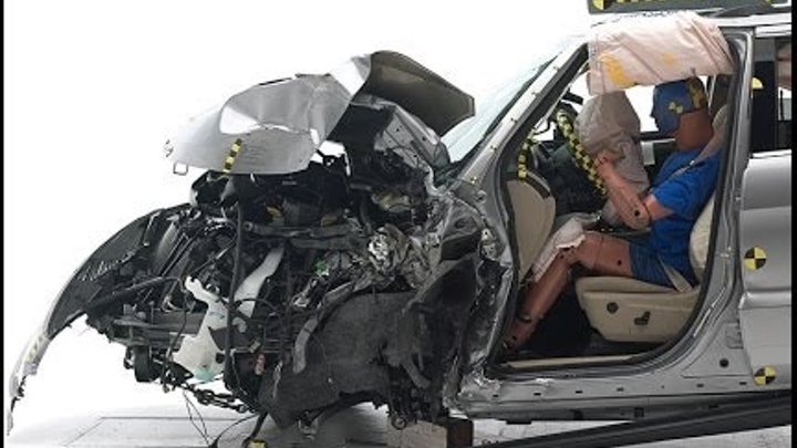 IIHS - 2014 Jeep Grand Cherokee - small overlap crash test / MARGINAL EVALUATION / IIHS - 2014 Jeep Grand Cherokee - small overlap crash test / MARGINAL EVALUATION /
