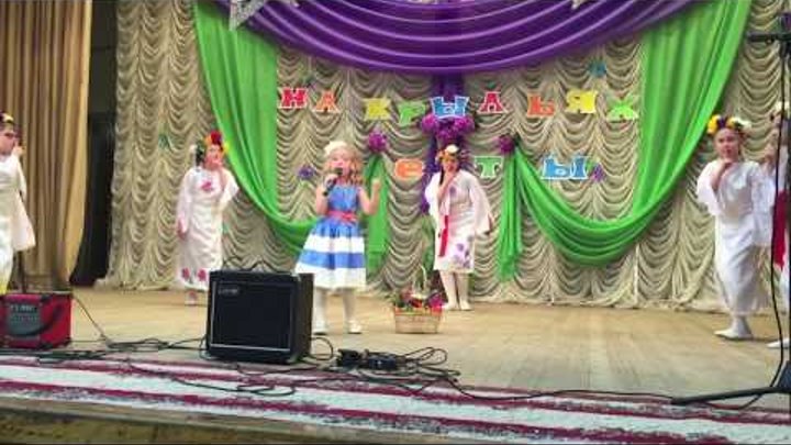 Яна Соколова, участница шоу "Лучше всех", исполняет "Волшебное лукошко"