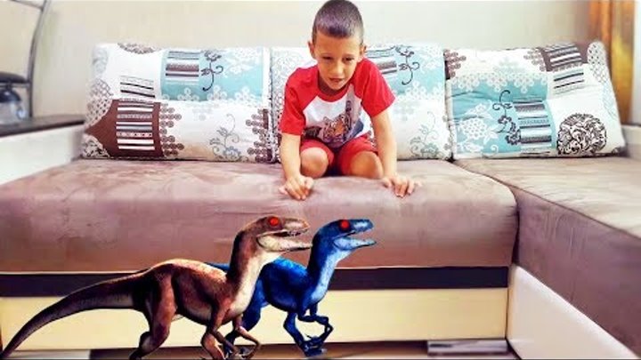 Jurassic Park DINOSAURS at home. Jurassic World! Giant Life Size. Fallen Kingdom raptor blue