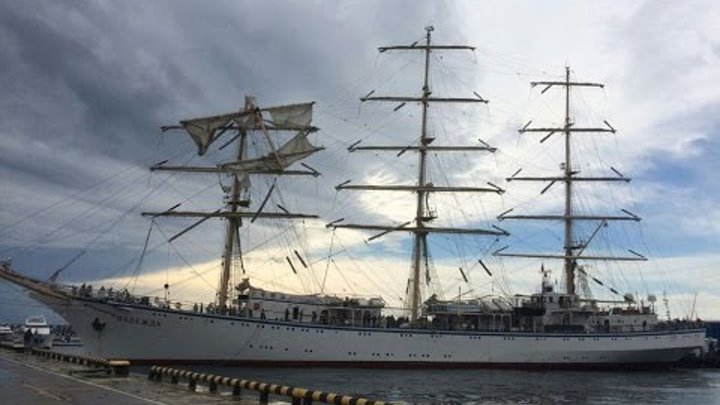 Во время шторма у «Надежды» сломалась мачта, парусник ушел на ремонт Во время шторма у «Надежды» сломалась мачта, парусник ушел на ремонт