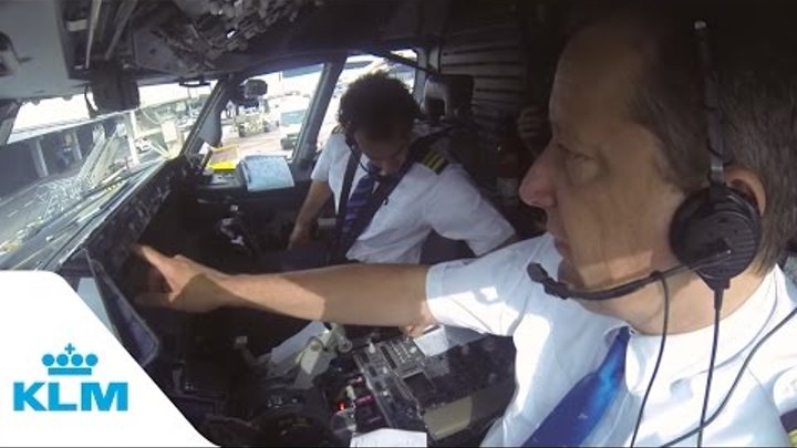 KLM Cockpit Tales: Part 1 - Autopilot in action