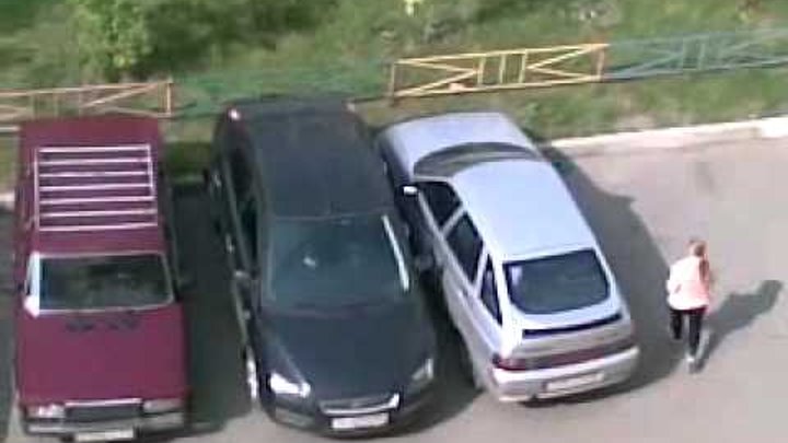 Дама отсасывает на стоянке Дама отсасывает на стоянке