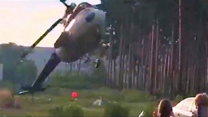 Момент падения вертолёта Ми-2 (E1.RU)