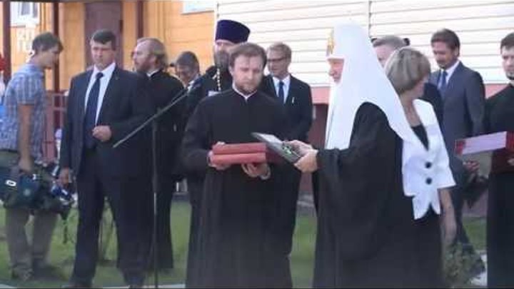 Патриарх Кирилл вручил ключи от новых квартир пострадавшим во время наводнения в 2013 году