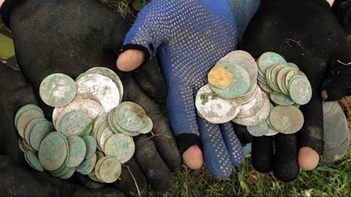 клад монет больше 100 штук средневековье