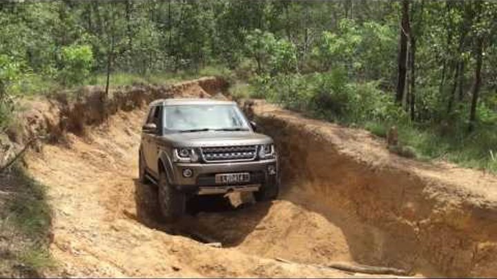 Land Rover Discovery 4 - Glasshouse Mountains Powerlines Track