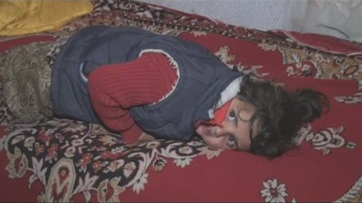 Ata 6 yasli uşaqını döyerek öldürdü Ata 6 yasli uşaqını döyerek öldürdü