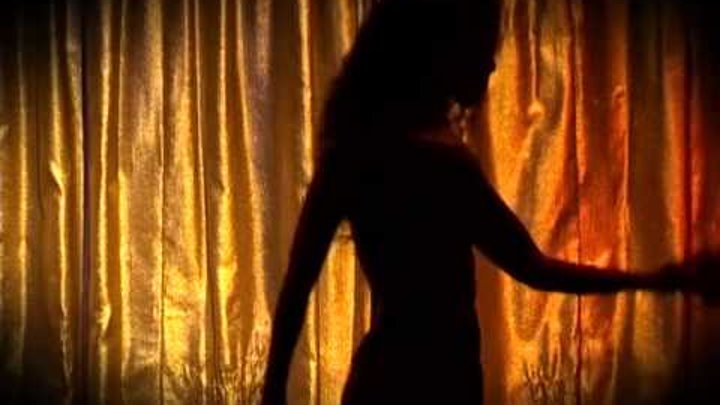 Две стриптизерши порадовали мужичка приватным танцем с продолжением Две стриптизерши порадовали мужичка приватным танцем с продолжением