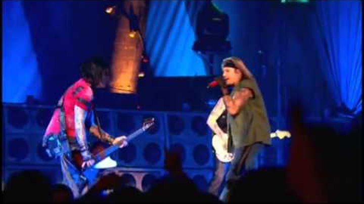 Mötley Crüe - Too Young To Fall In Love (Live)