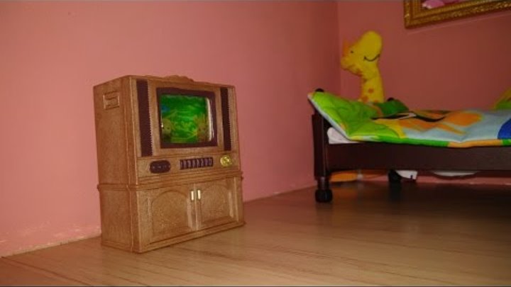 Телевизор Sylvanian Families (Сильвания Фэмили) в кукольный дом.