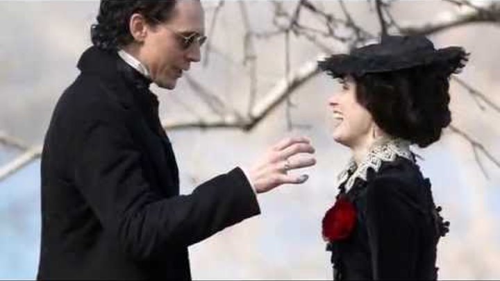 Tom Hiddleston and Jessica Chastain on-set of "Crimson Peak" Tom Hiddleston and Jessica Chastain on-set of "Crimson Peak"