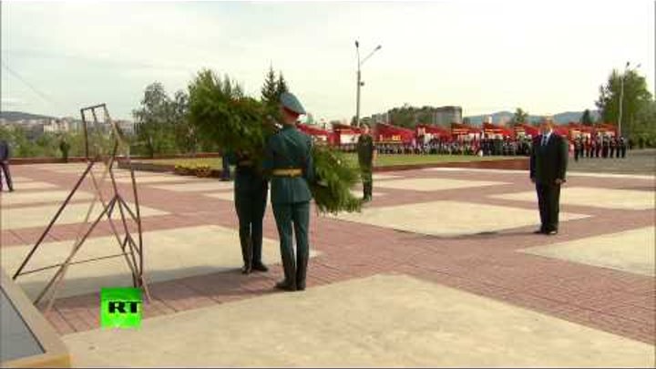 Владимир Путин возложил цветы к Вечному огню в Чите