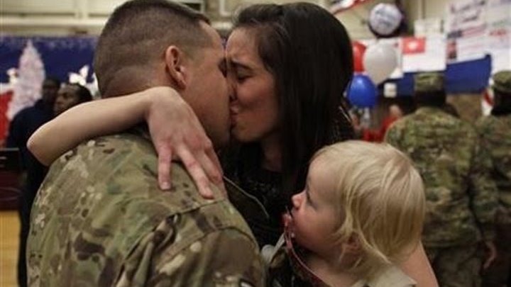 Старый друг вернулся с армии Старый друг вернулся с армии