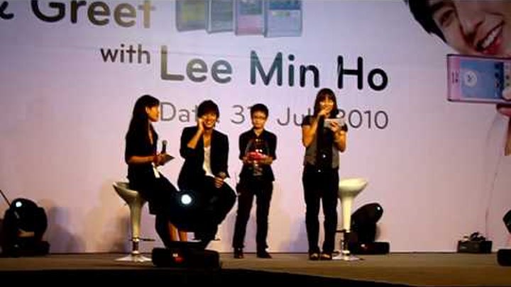 Lee Min Ho 이민호 calls a lucky 15 year old at the Meet and Greet Session in Singapore