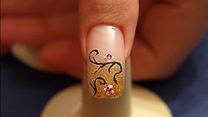 Nail art motive with nail lacquer in copper-glitter Nail art motive with nail lacquer in copper-glitter