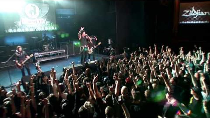 Papa Roach "She Loves Me Not" Live