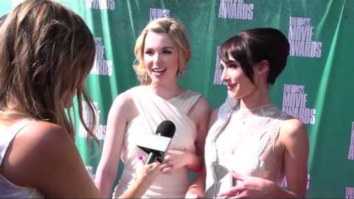 Kirsten Prout & Lauren McKnight Interview - 2012 MTV Movie Awards