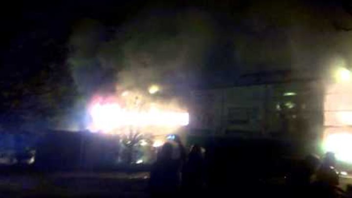 В Мариуполе горит Приват Банк.04.05.2014.