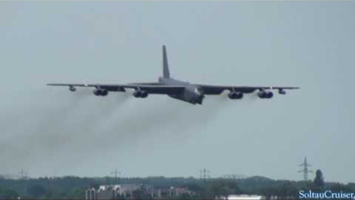 USAF B-52 Low Approach & Fly-By at Berlin Schoenefeld Airport (full HD)