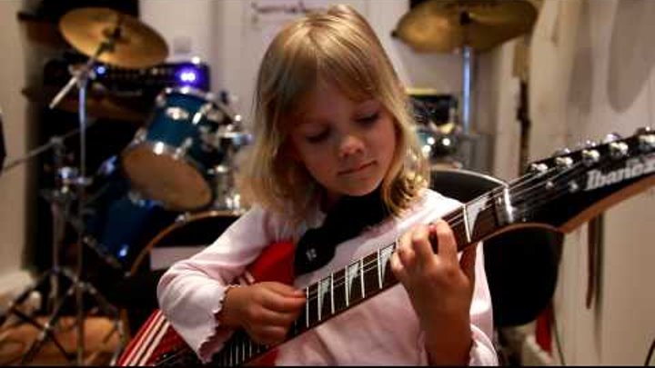 7 year old guitarist Zoe plays All Of You by The Crave 7 year old guitarist Zoe plays All Of You by The Crave