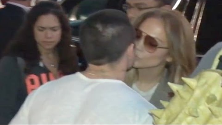 Jennifer Lopez Gives Casper Smart A Big Kiss At LAX Jennifer Lopez Gives Casper Smart A Big Kiss At LAX