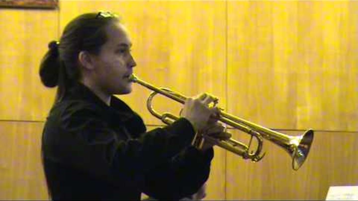 Джина играет соло на его трубе Джина играет соло на его трубе