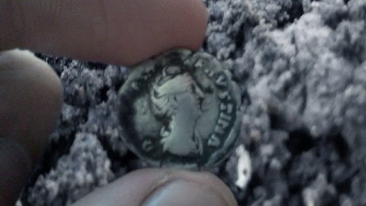 Поиск монет , старое поселение , денарий Римской Империи