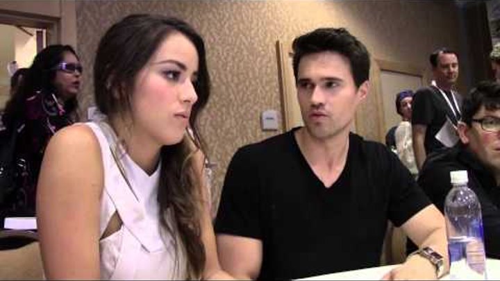 Comic Con: MARVEL'S AGENTS OF S.H.I.E.L.D.: Chloe Bennet & Brett Dalton (2013) смотреть онлайн Comic Con: MARVEL'S AGENTS OF S.H.I.E.L.D.: Chloe Bennet & Brett Dalton (2013)
