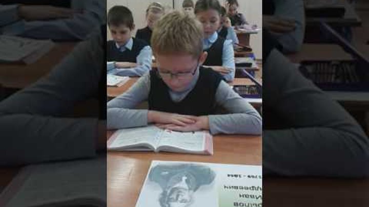 Страна читающая - Артём Солодов читает произведение "Мартышка и очки" И.А. Крылова