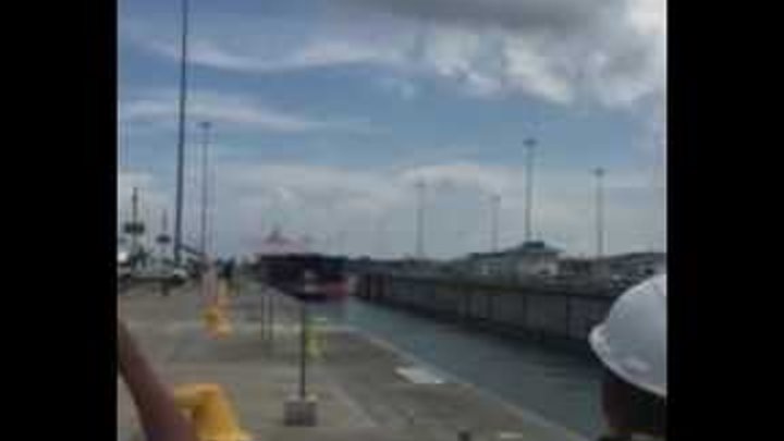 Primer Barco pasando por la nueva ampliación canal Panamá(1)