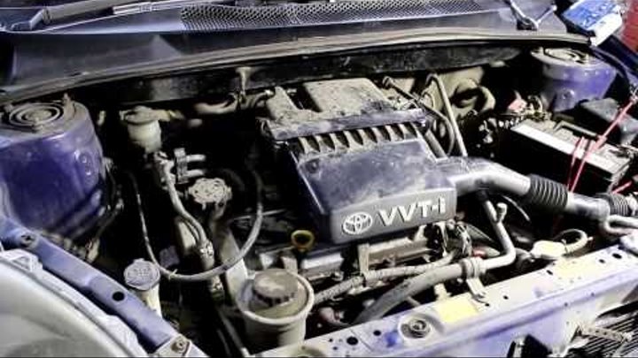 Toyota Vitz Тойота Витц SCP10 2000 года Замена приводного ремня и свечей зажигания